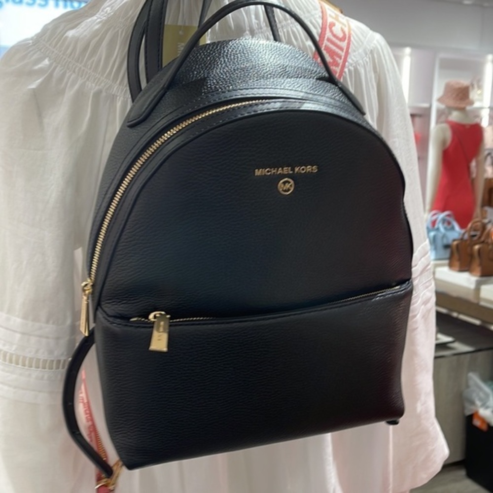 Michael Kors Womens Valerie Medium Logo Backpack 30F2G9VB2B 
Black
NWT